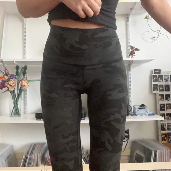 LULULEMON CROP ALIGN PANT - Picture 2 of 7